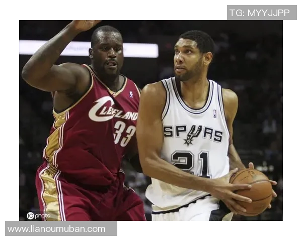 奥尼尔与邓肯巅峰对决精彩视频回顾，重温篮球传奇的辉煌瞬间